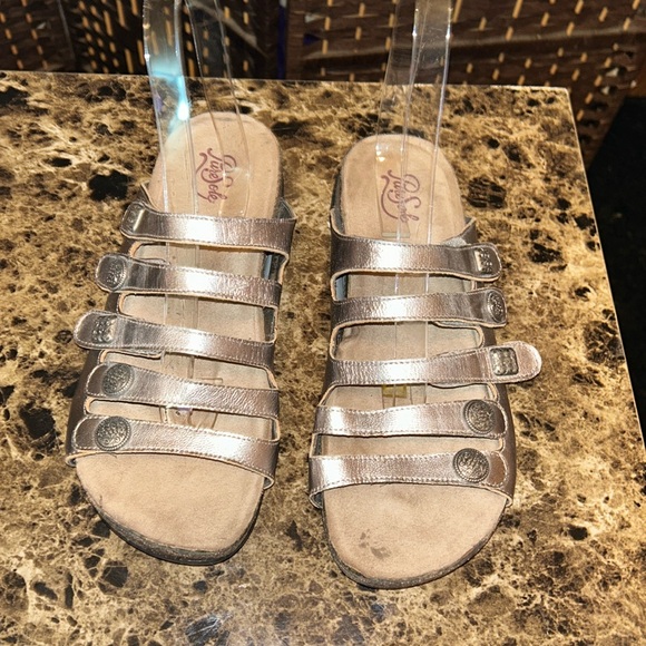Pure Sole Ladies Metallic Leather 9 1/2 W Sandal - Picture 1 of 9
